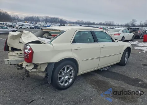 2008 Chrysler 300 Touring z USA, uszkodzony, nr VIN 2C3LA53G08H282393